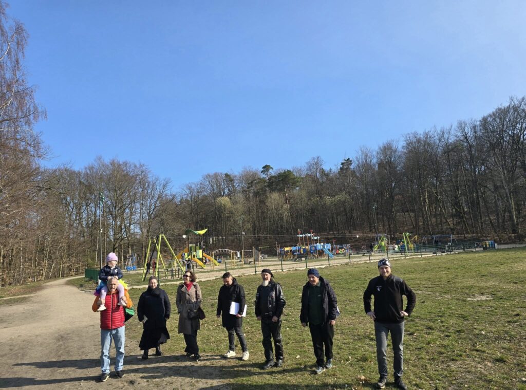 Spotkanie plenerowe przed biegiem być musi