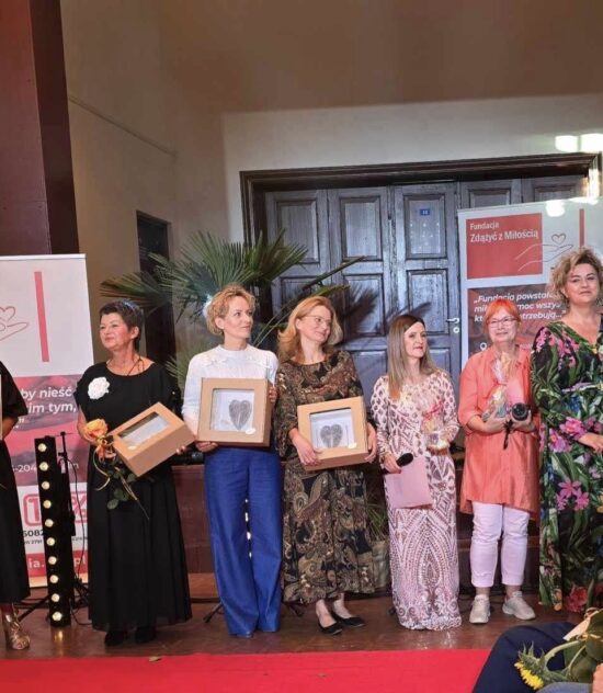 Charytatywny Bezdomny Pokaz Mody